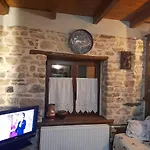το πέτρινο της γιαγιάς μαρίκας * Karpenísion